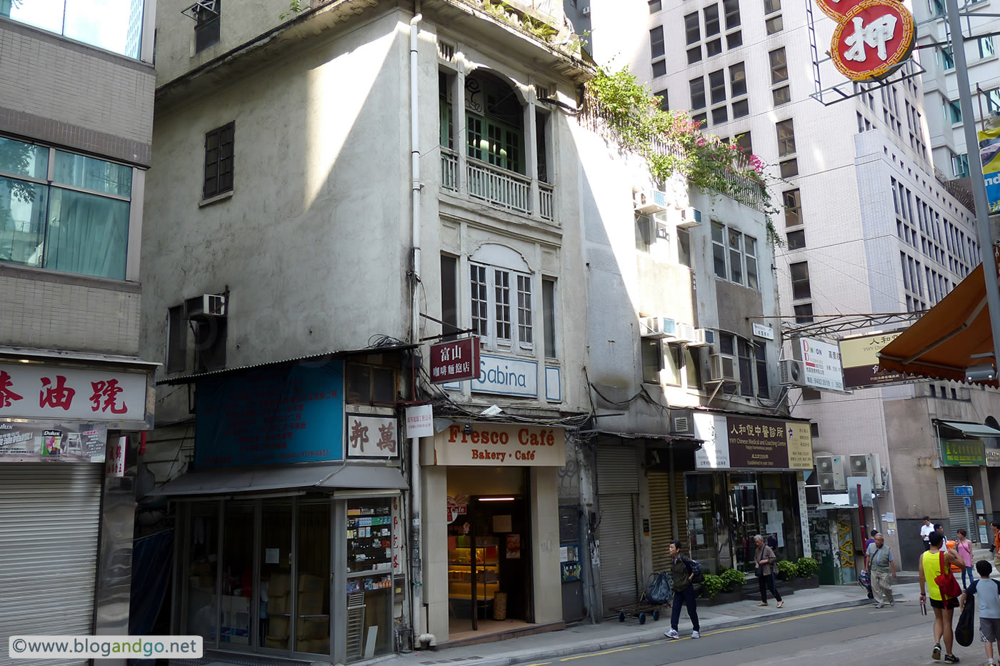 Wellington Street (Central) Old Building Near QRC
